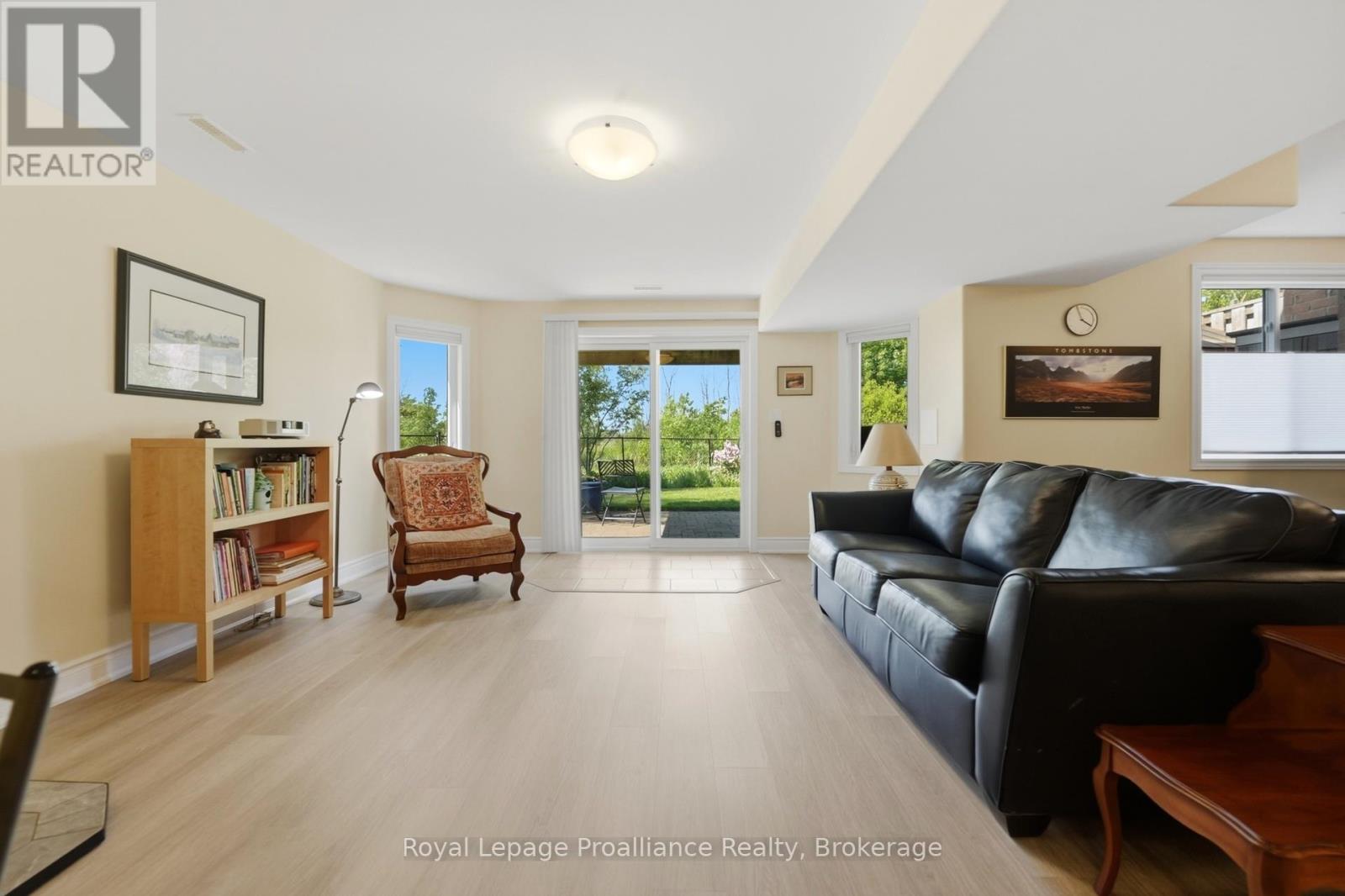 17 HANOVER COURT - 15