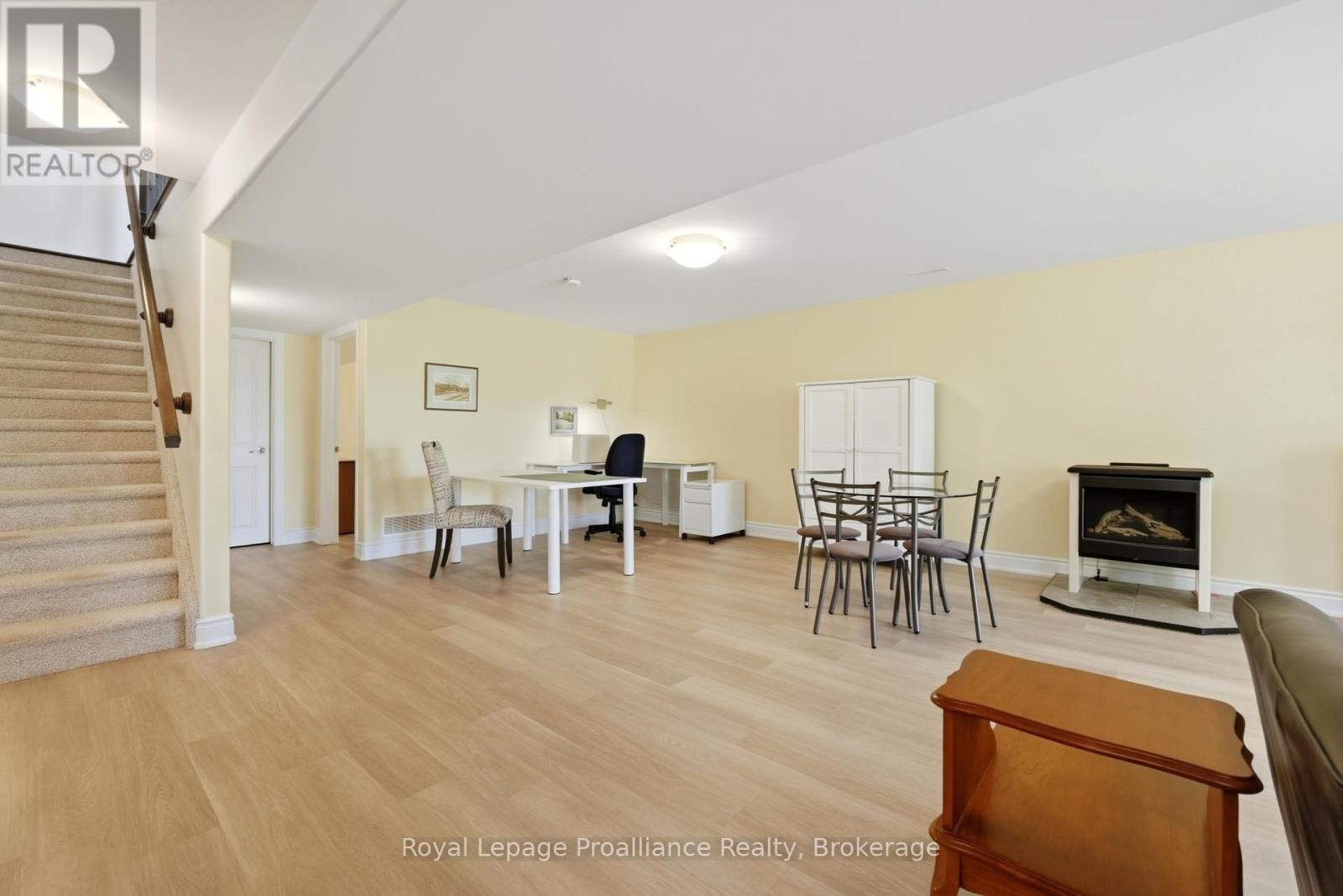 17 HANOVER COURT - 17