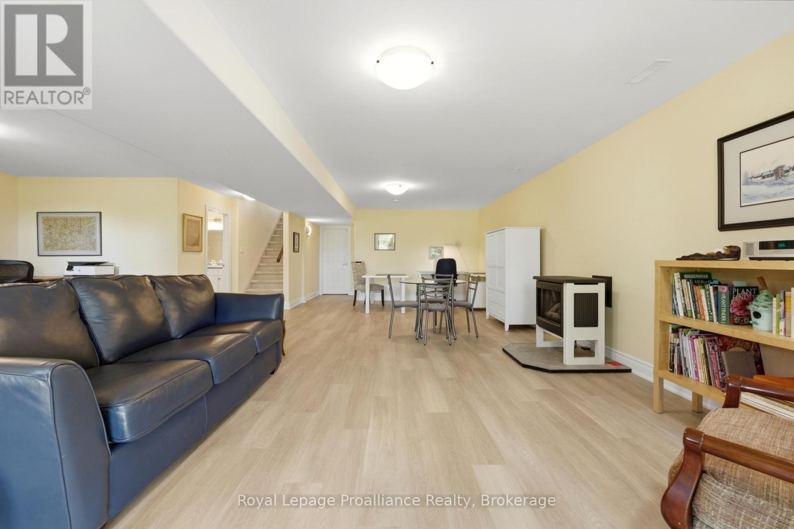 17 HANOVER COURT - 18