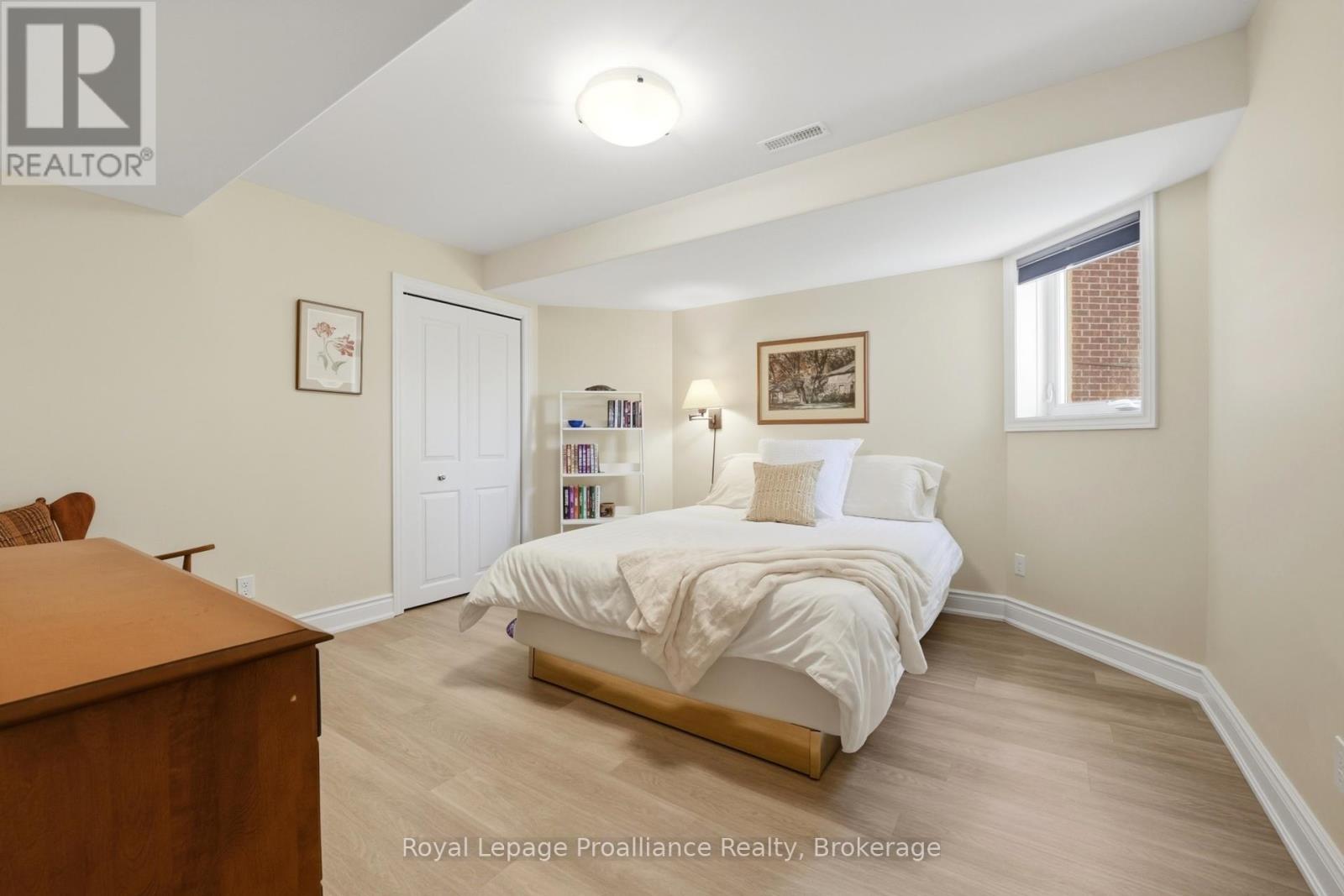 17 HANOVER COURT - 19