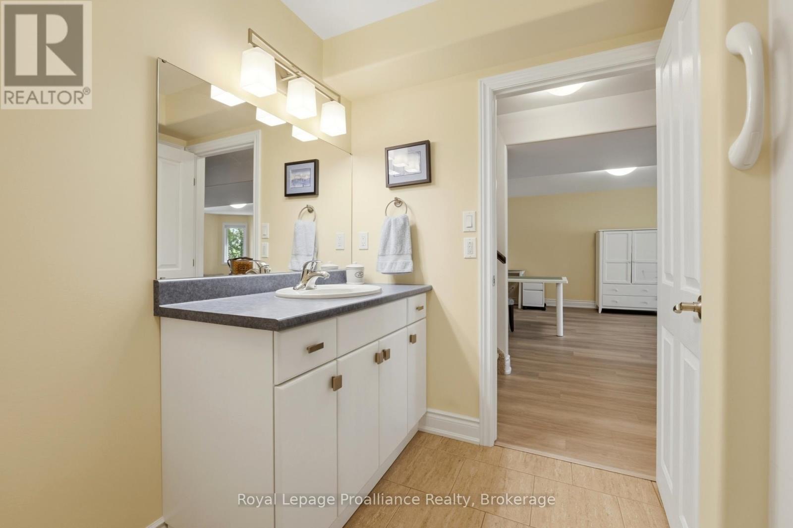 17 HANOVER COURT - 21