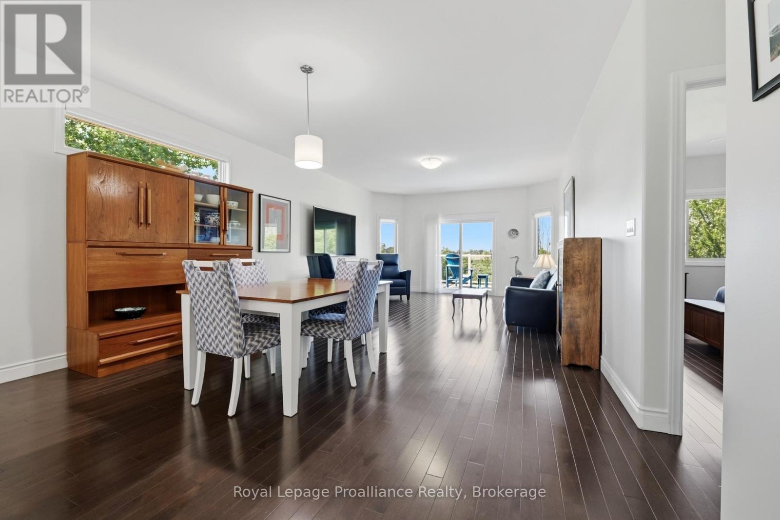 17 HANOVER COURT - 3
