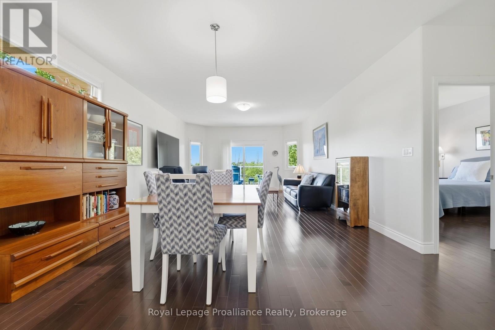 17 HANOVER COURT - 4