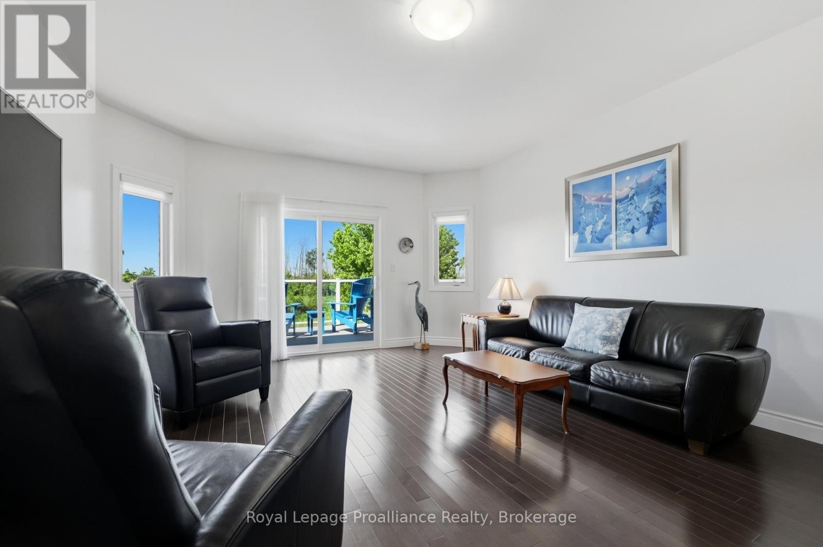17 HANOVER COURT - 6