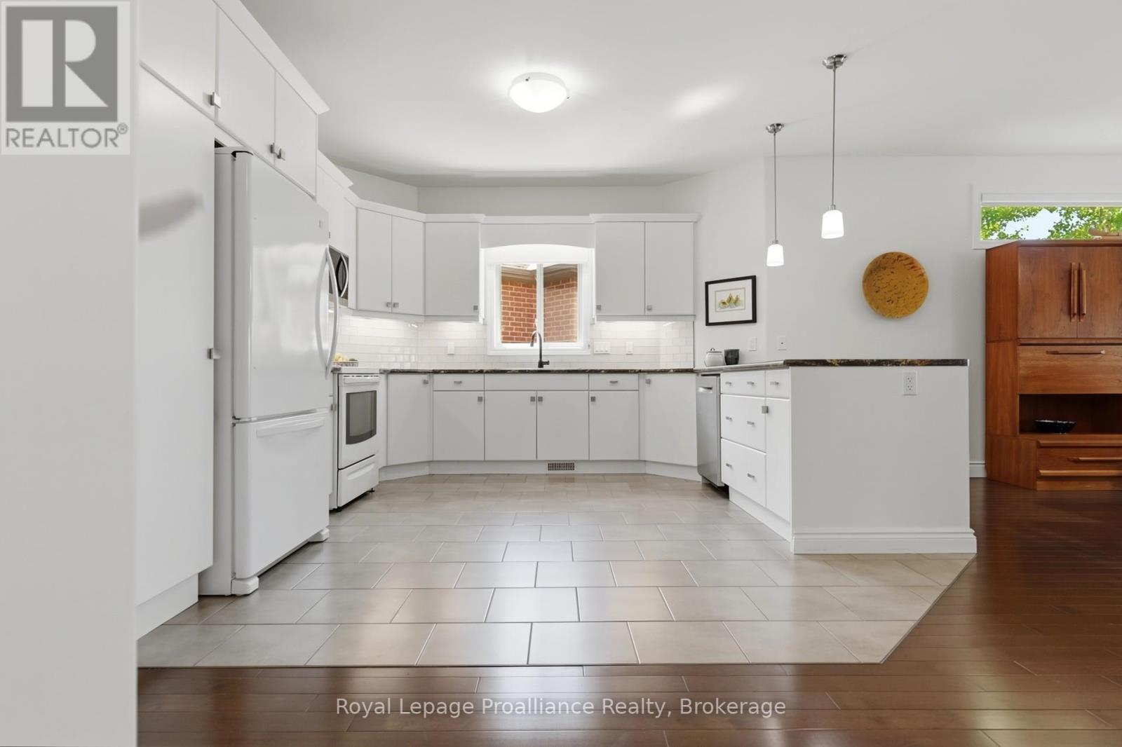 17 HANOVER COURT - 8