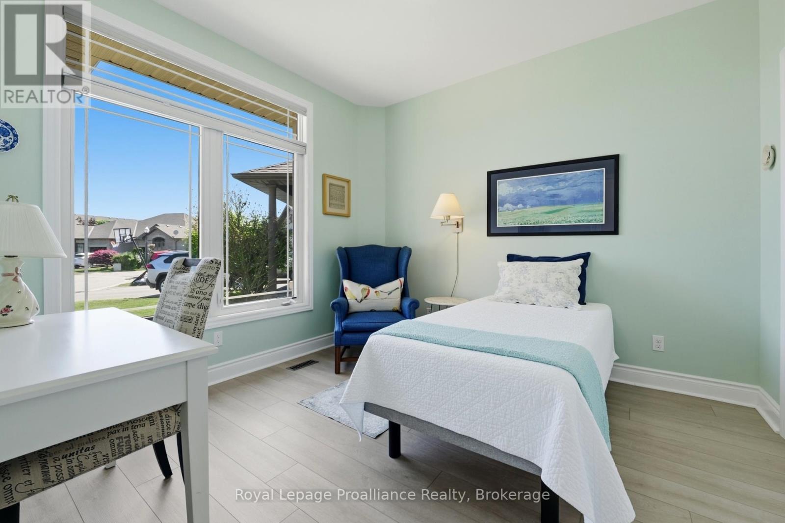 17 HANOVER COURT - 9