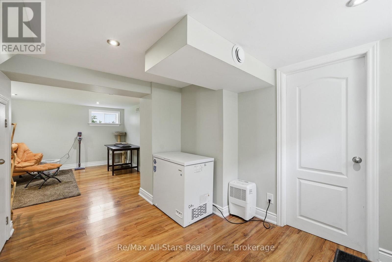 25 CHURCH STREET W - 28