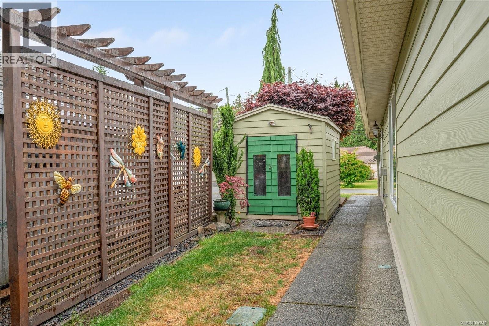 1182 Roberton Blvd - 33