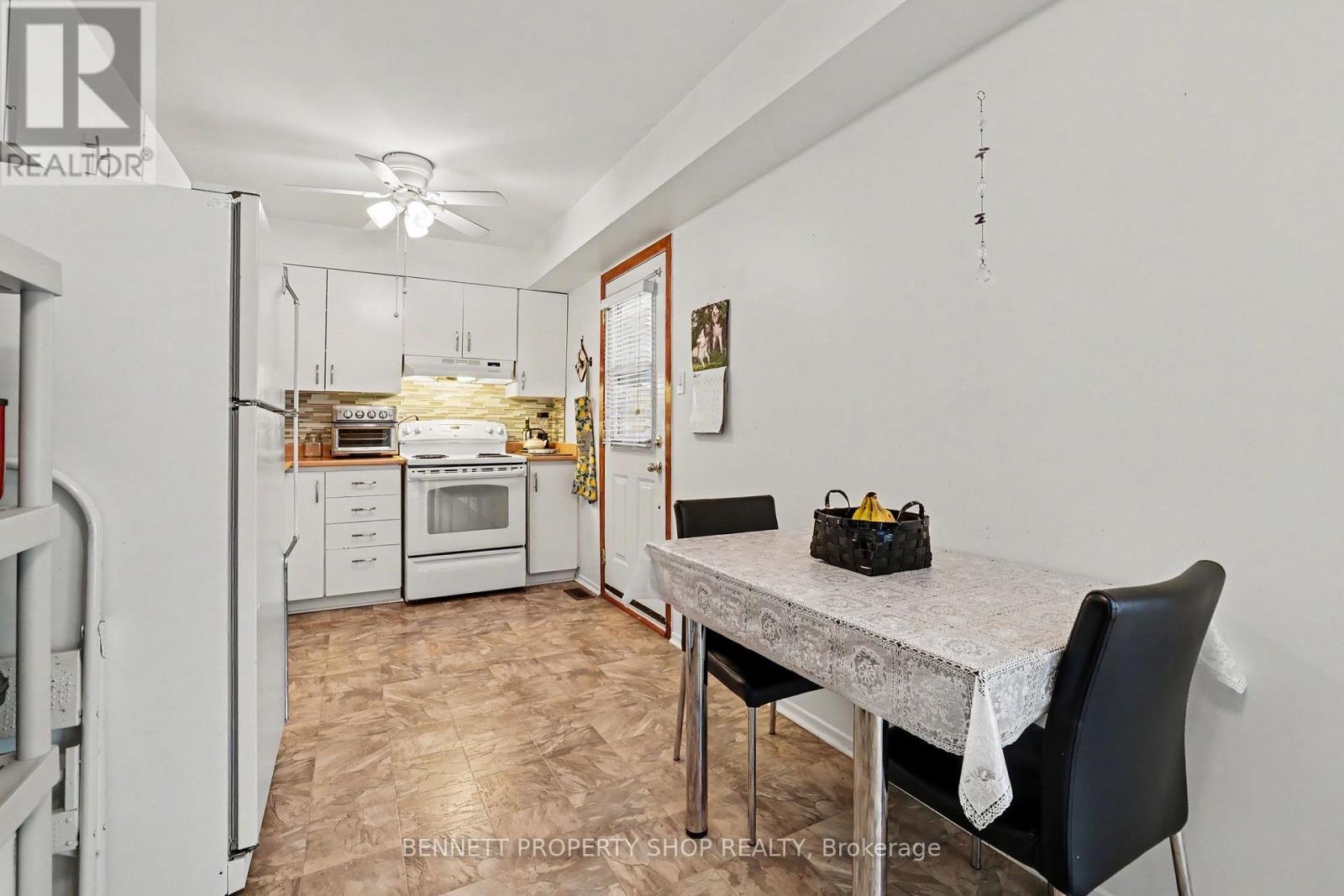 #61 3205 UPLANDS DRIVE - 8