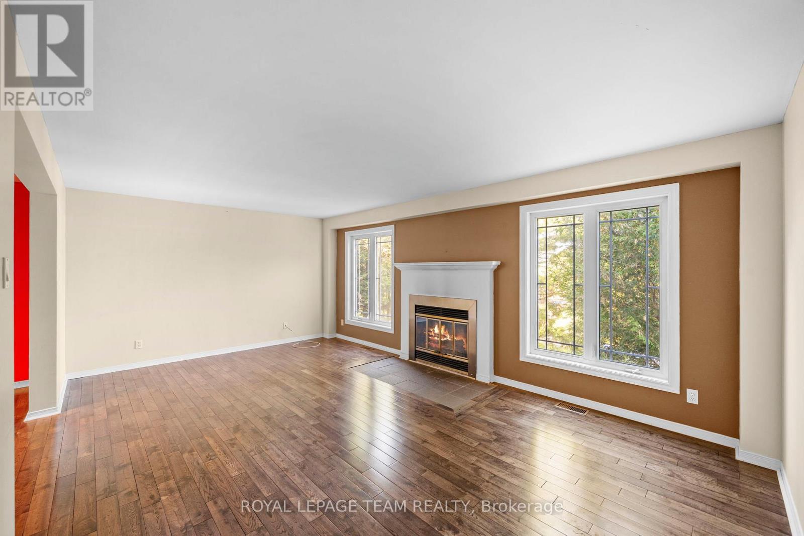 8 MANNINGTON COURT - 11