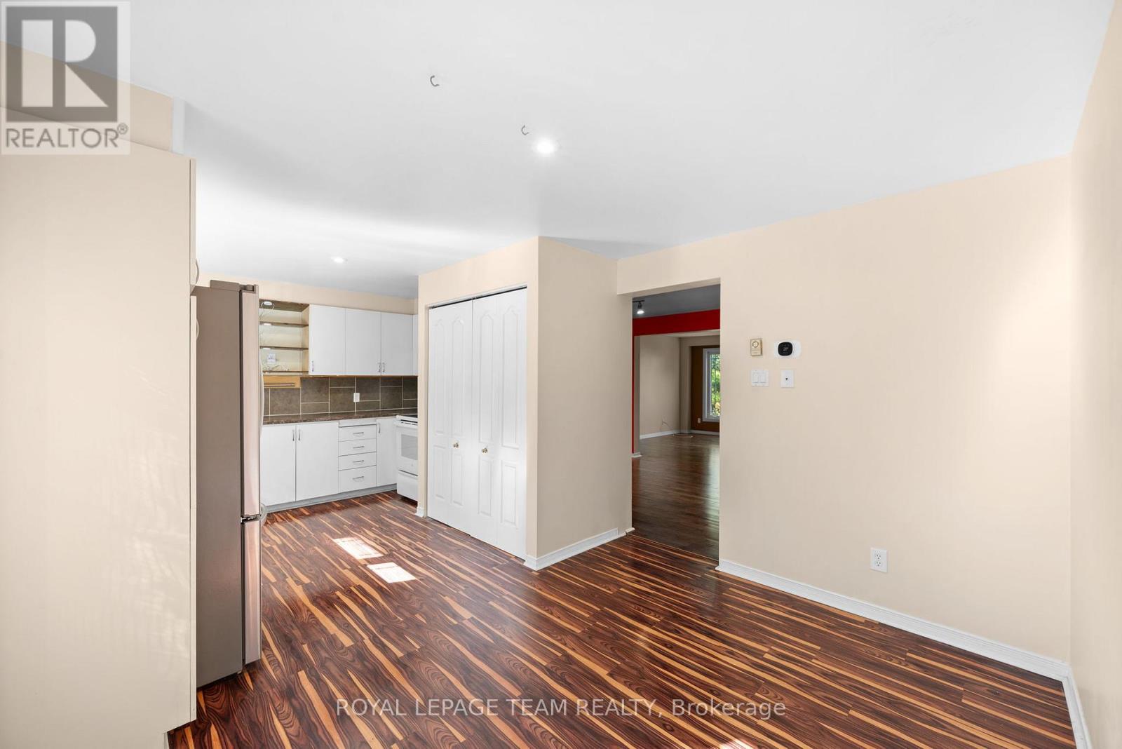 8 MANNINGTON COURT - 14