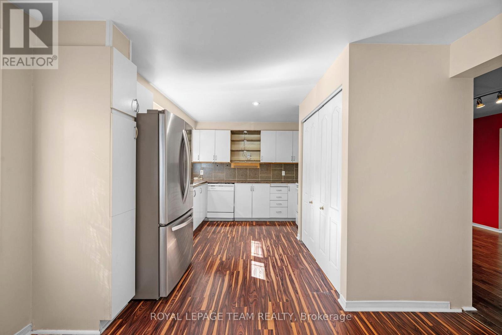8 MANNINGTON COURT - 15