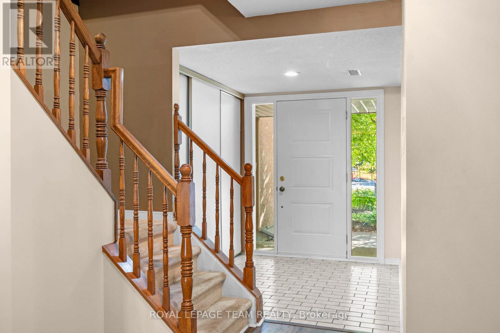 8 MANNINGTON COURT - 2