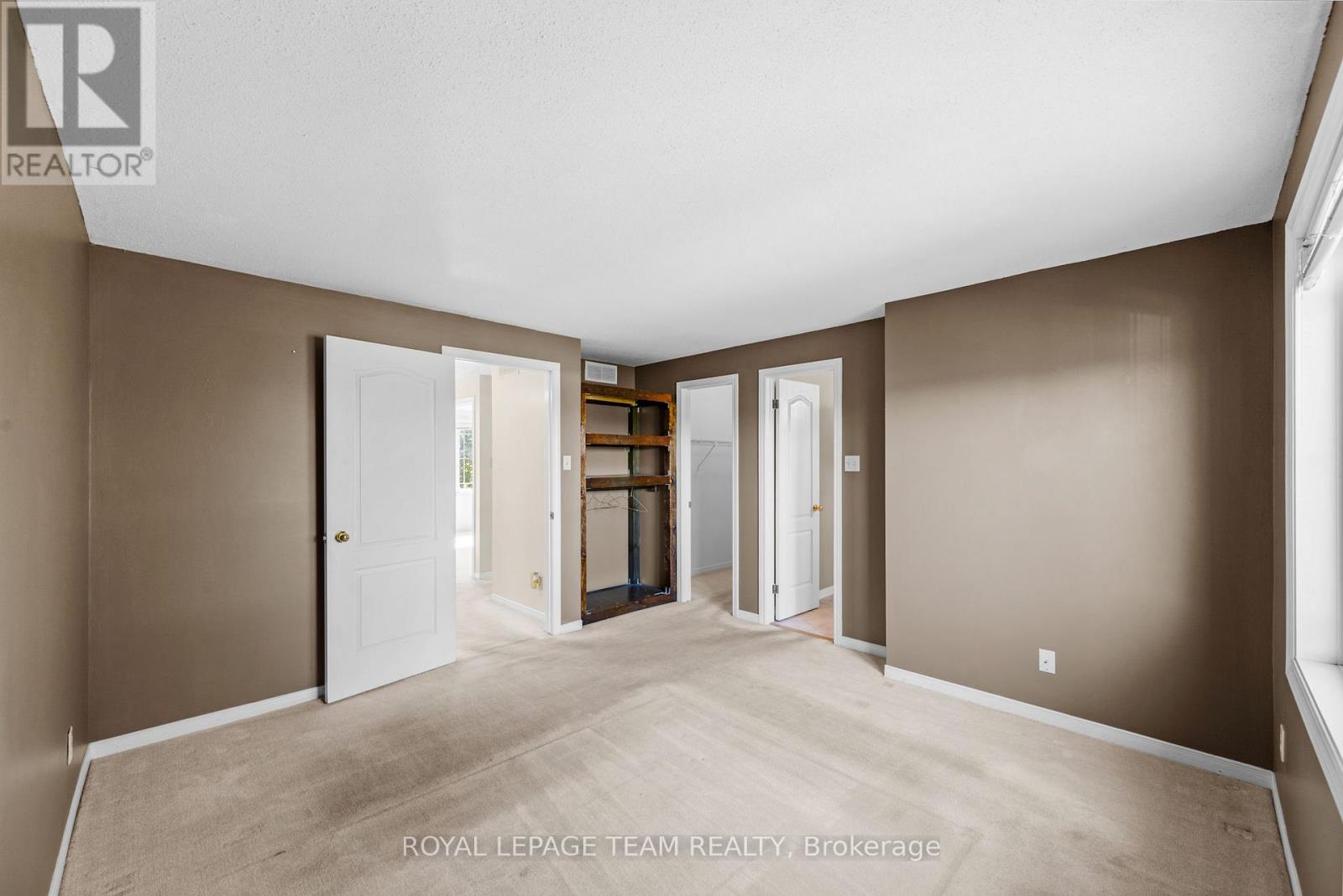 8 MANNINGTON COURT - 21