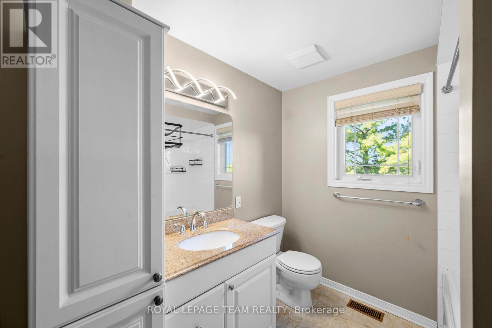 8 MANNINGTON COURT - 22