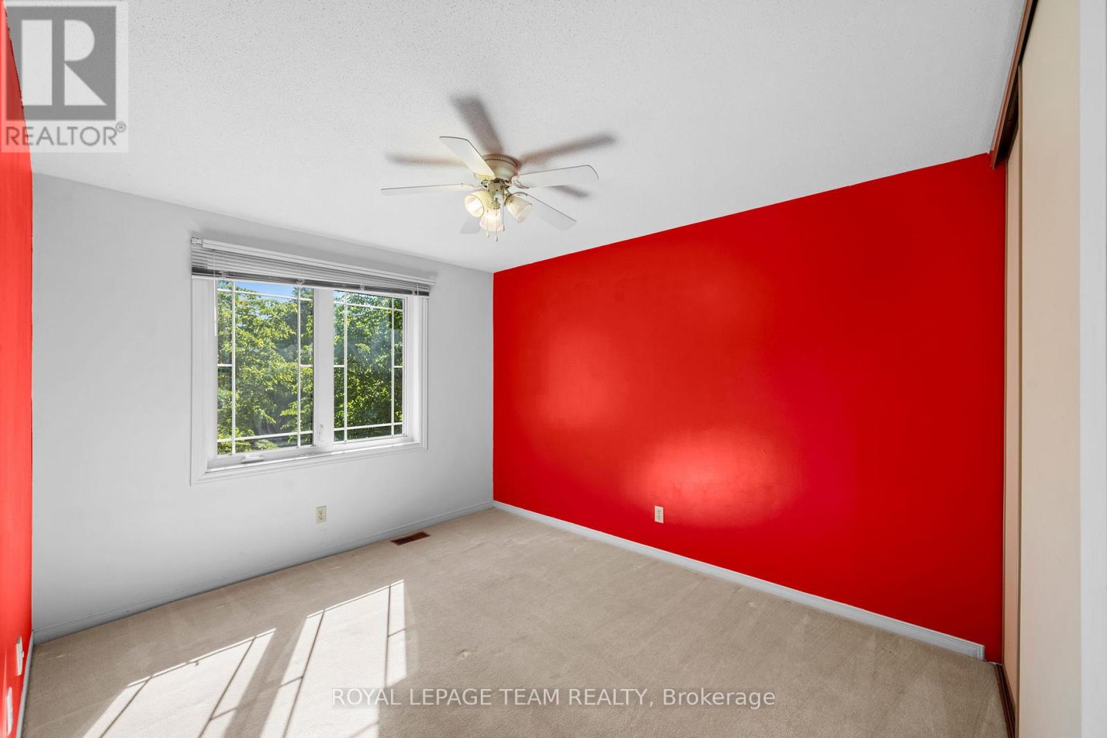 8 MANNINGTON COURT - 25