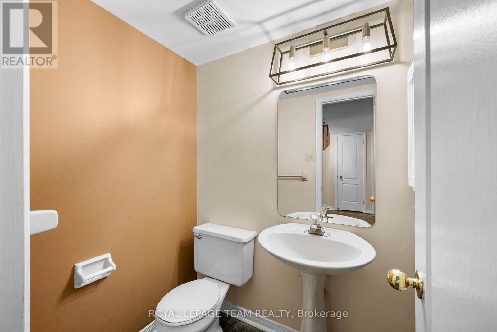 8 MANNINGTON COURT - 29
