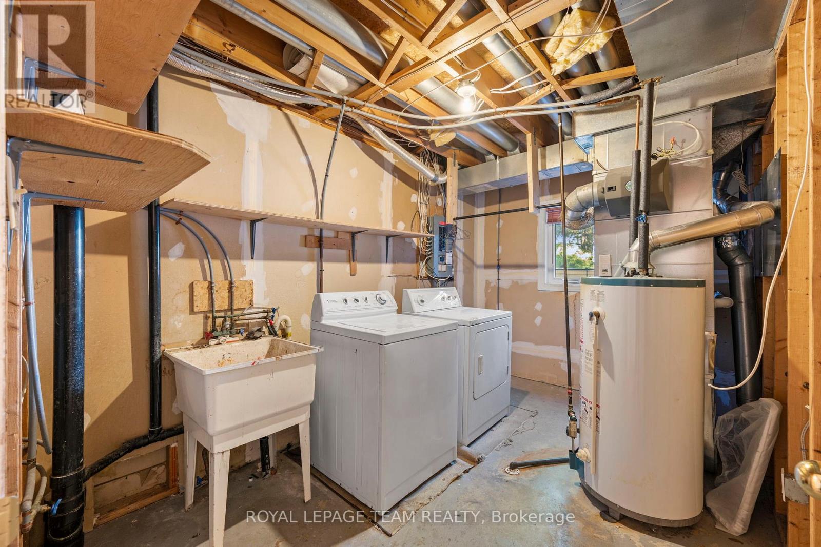 8 MANNINGTON COURT - 30