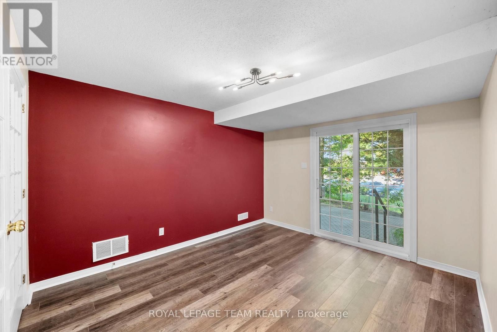 8 MANNINGTON COURT - 5