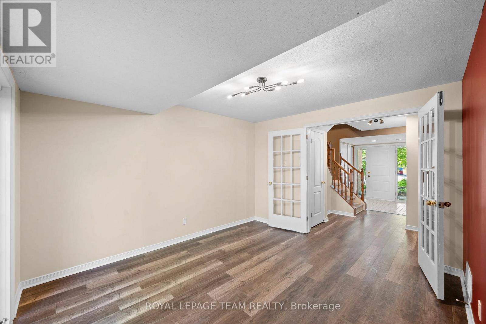 8 MANNINGTON COURT - 6