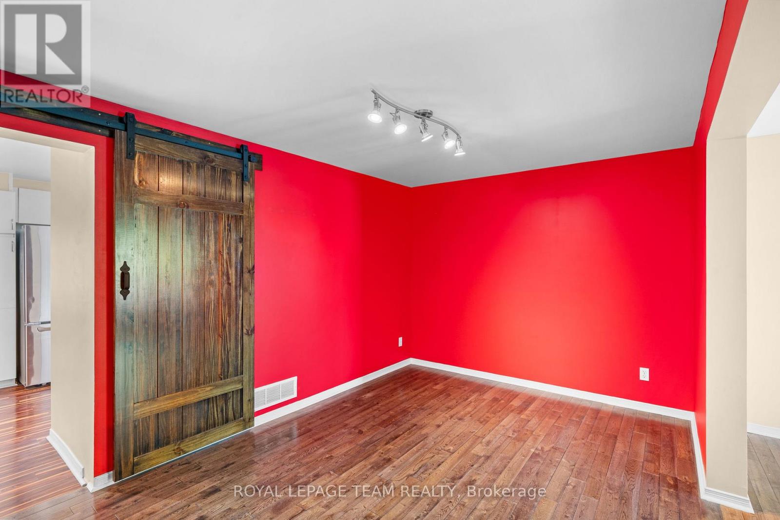 8 MANNINGTON COURT - 8