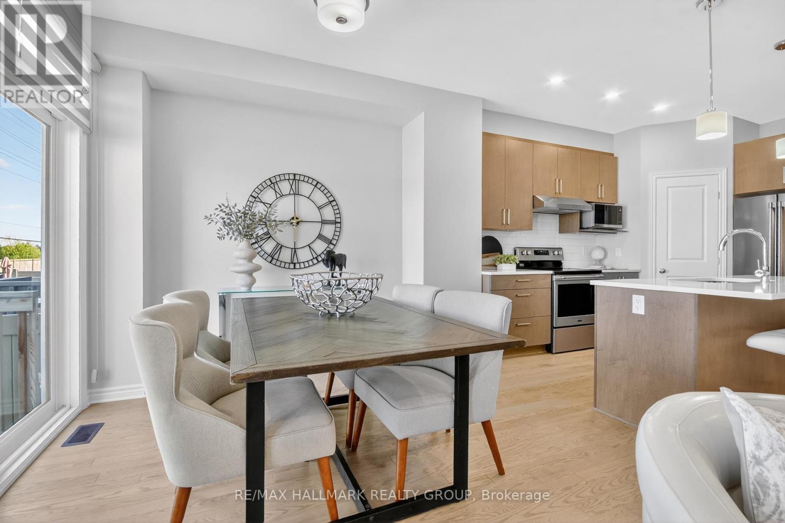737 MAVERICK CRESCENT - 20