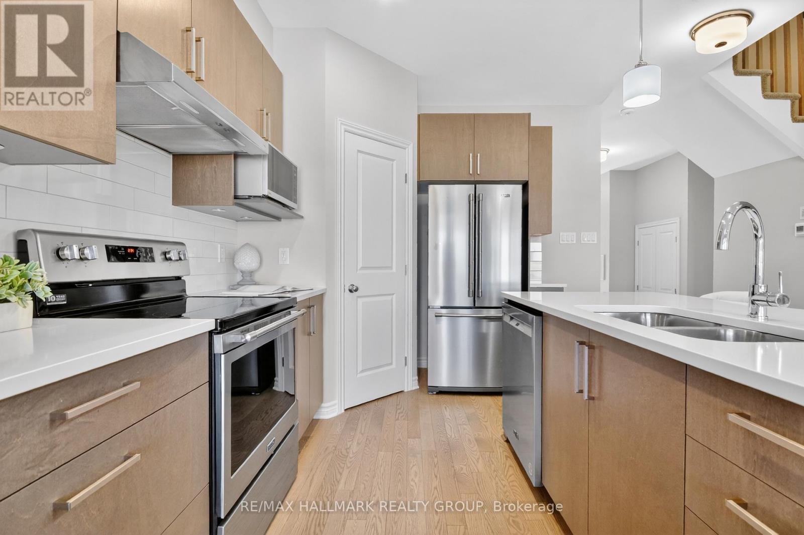 737 MAVERICK CRESCENT - 29