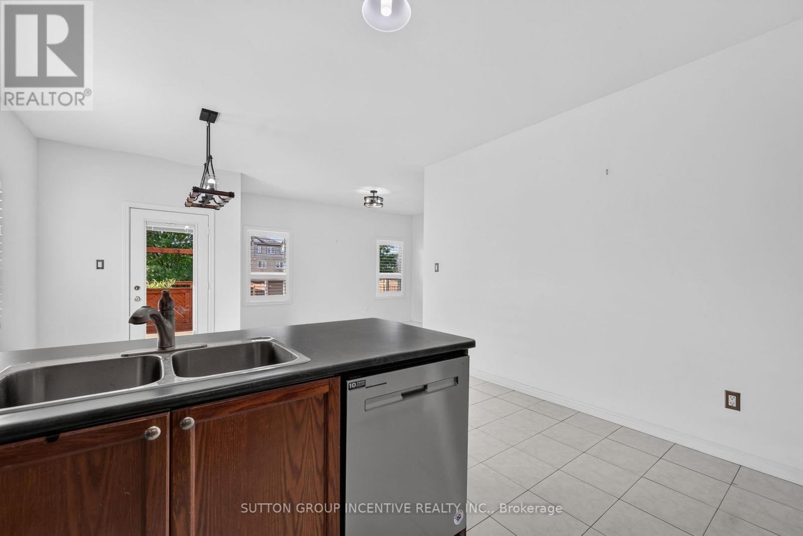 116 SUN KING CRESCENT - 26