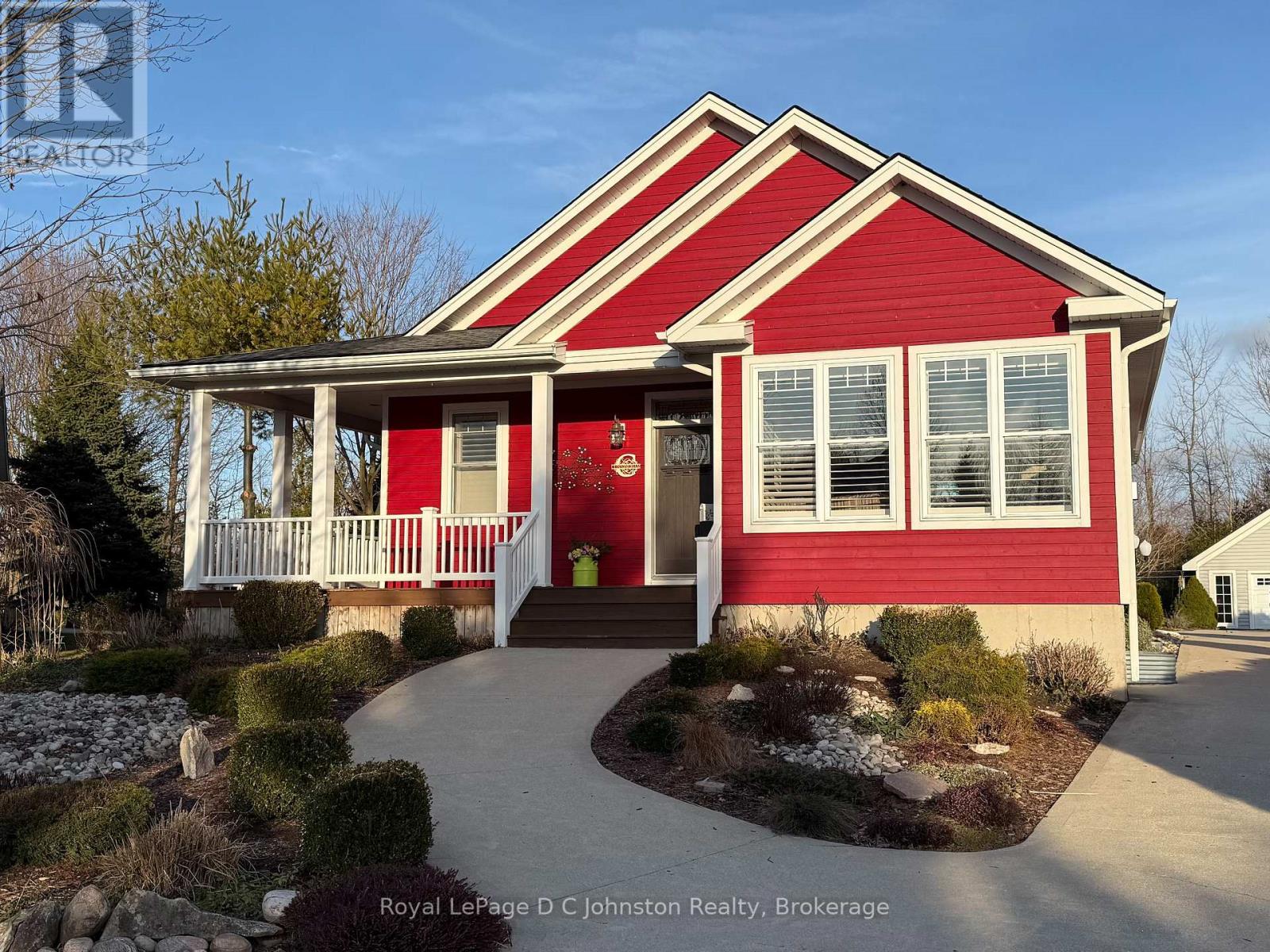 44 EASTGATE DRIVE - 45