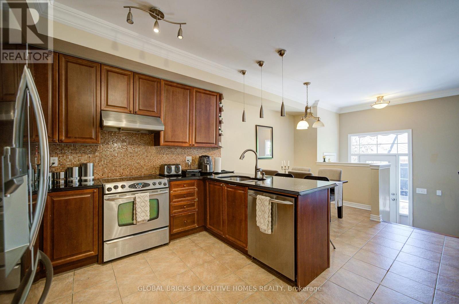 3885 EGLINTON AVENUE - 10