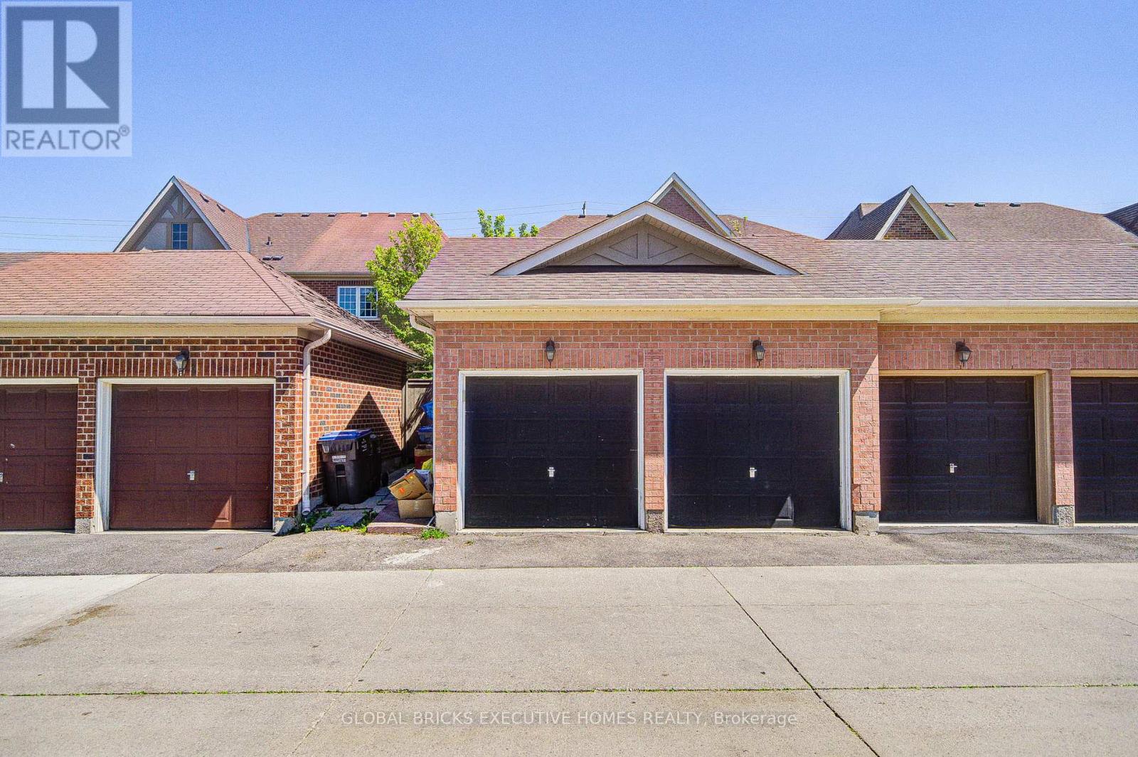 3885 EGLINTON AVENUE - 34