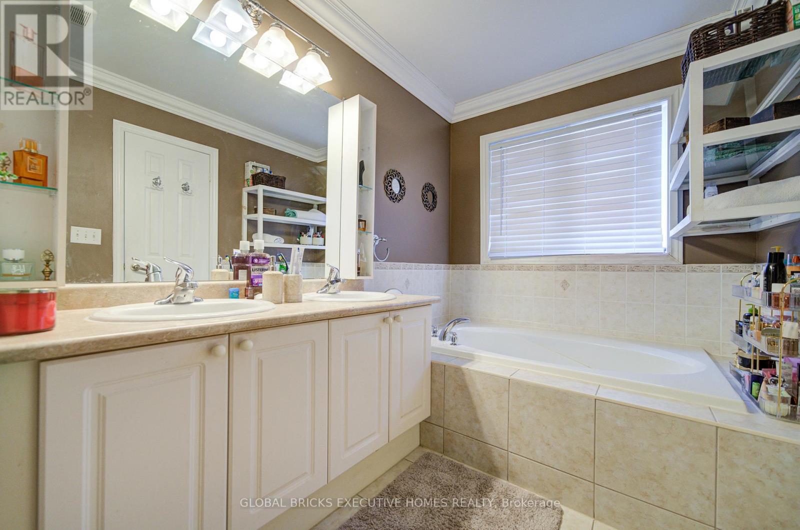 3885 EGLINTON AVENUE - 25
