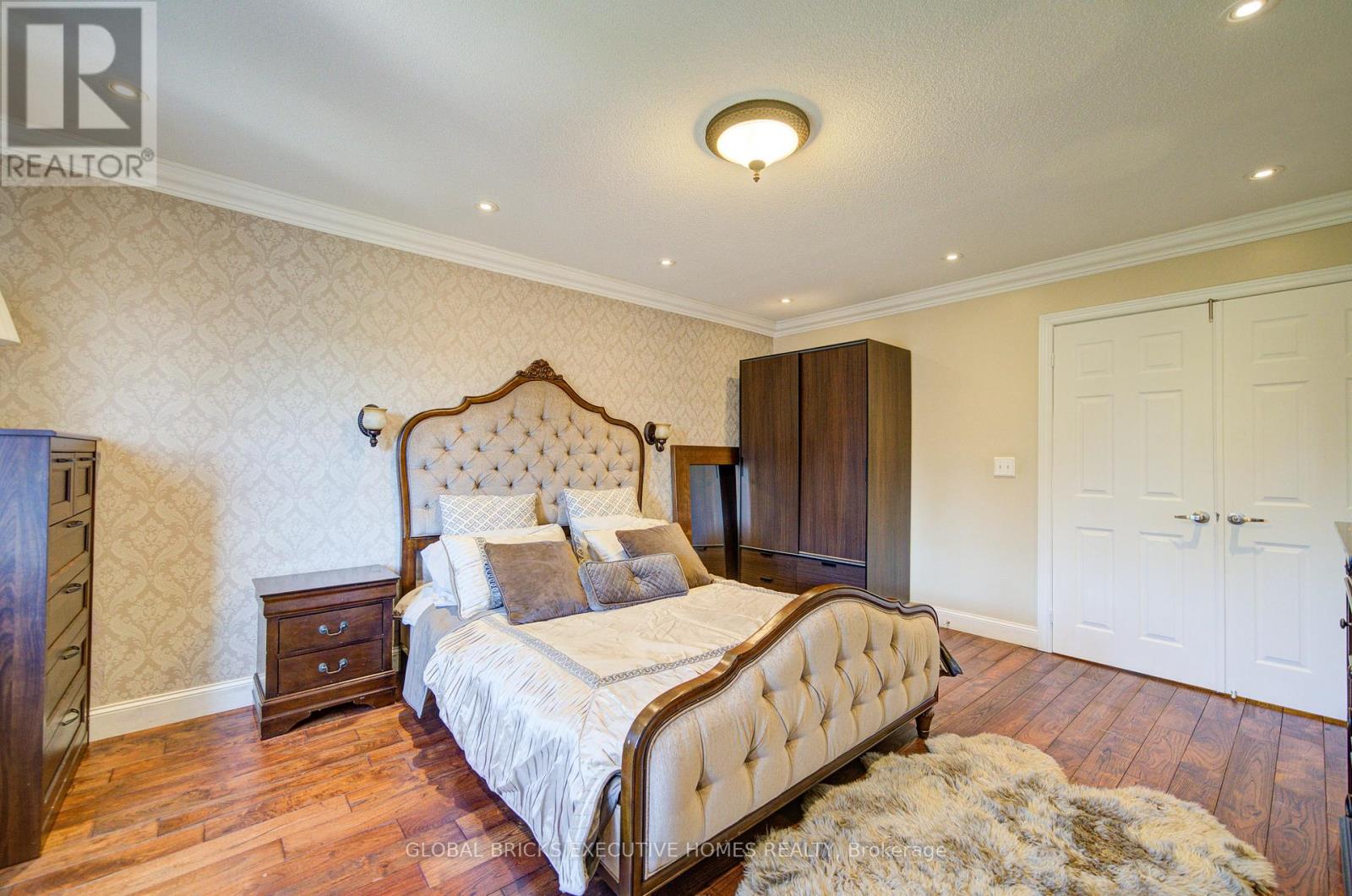 3885 EGLINTON AVENUE - 23