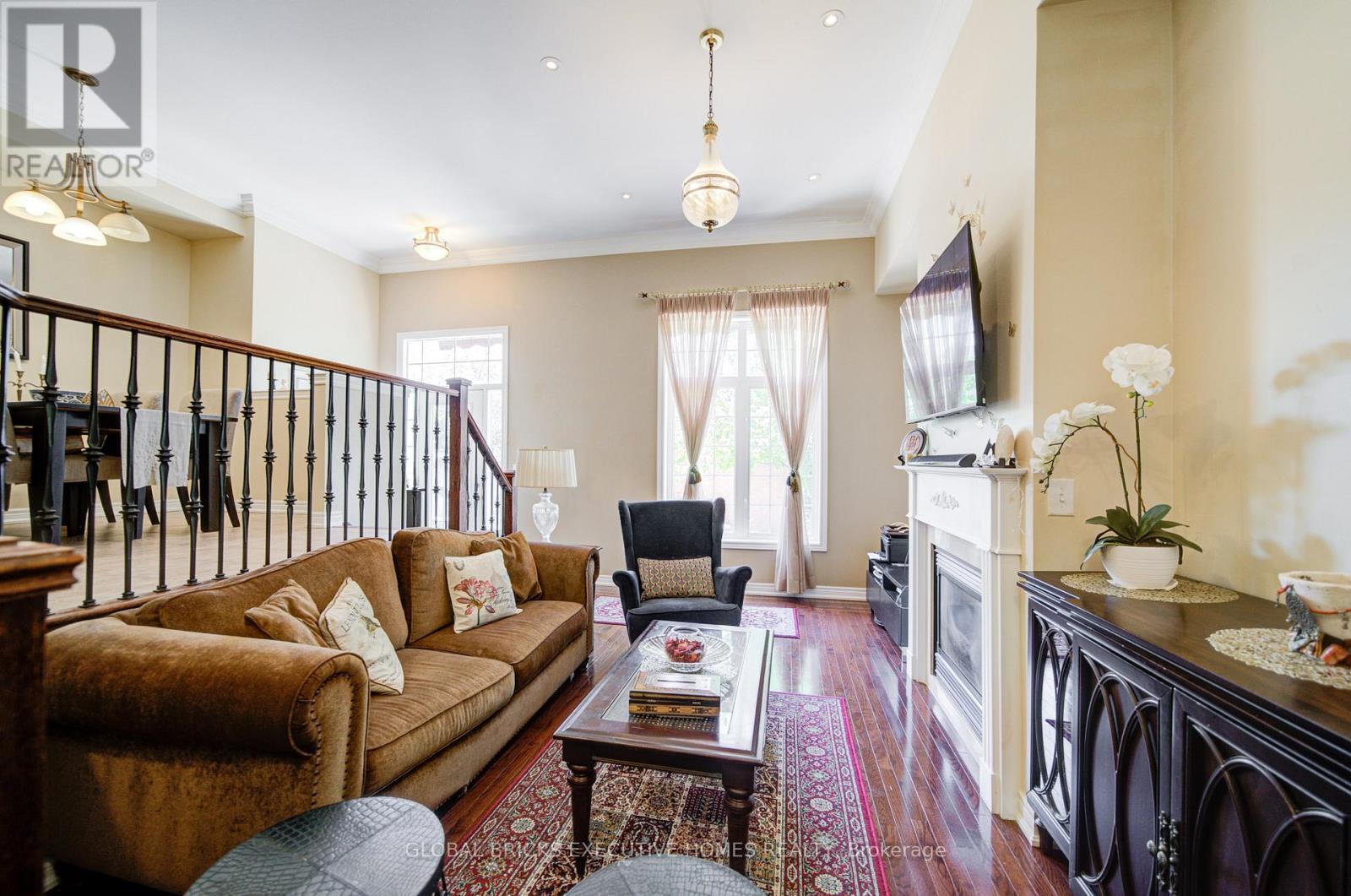 3885 EGLINTON AVENUE - 16