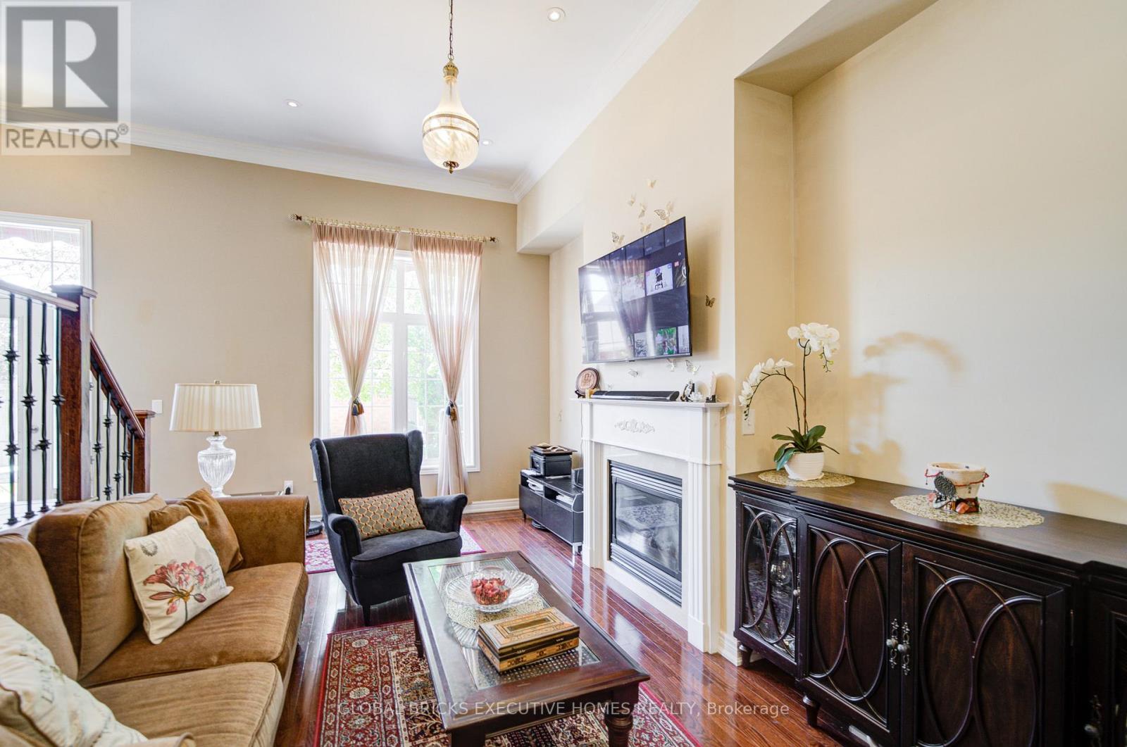 3885 EGLINTON AVENUE - 17