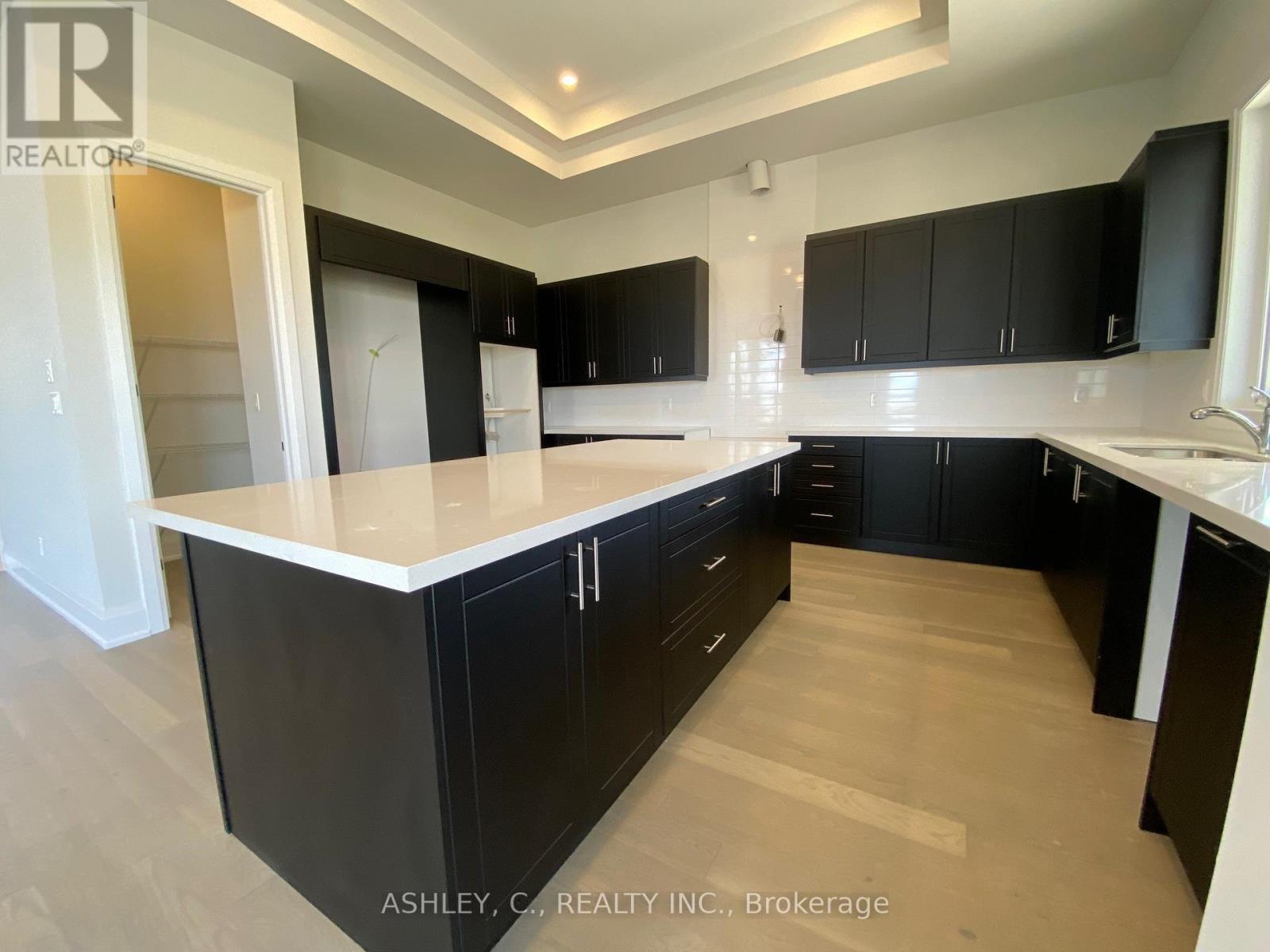 20 CHINABERRY ROAD - 12