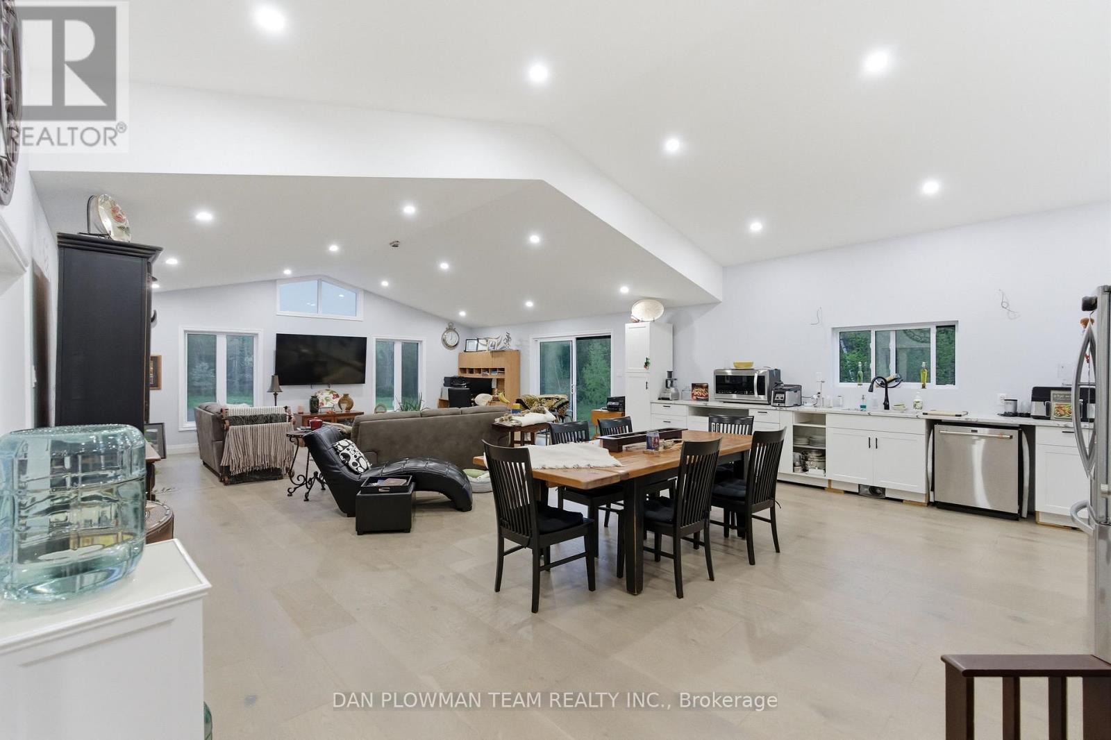377 BALMER ROAD - 16