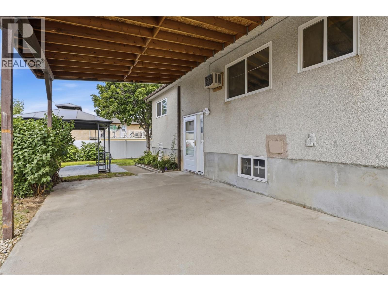 2641 Young Place - Image 2