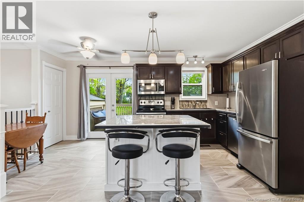 10 Manchester Crescent - 11