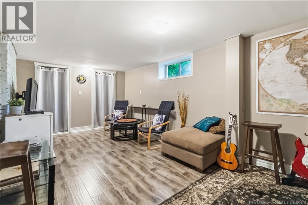 10 Manchester Crescent - 36