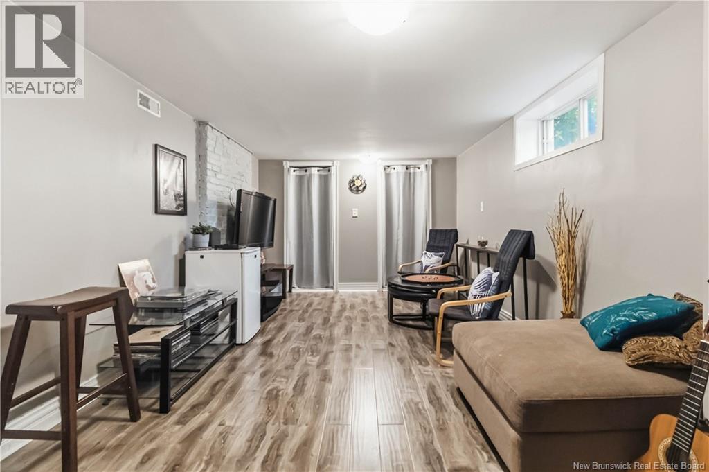 10 Manchester Crescent - 38