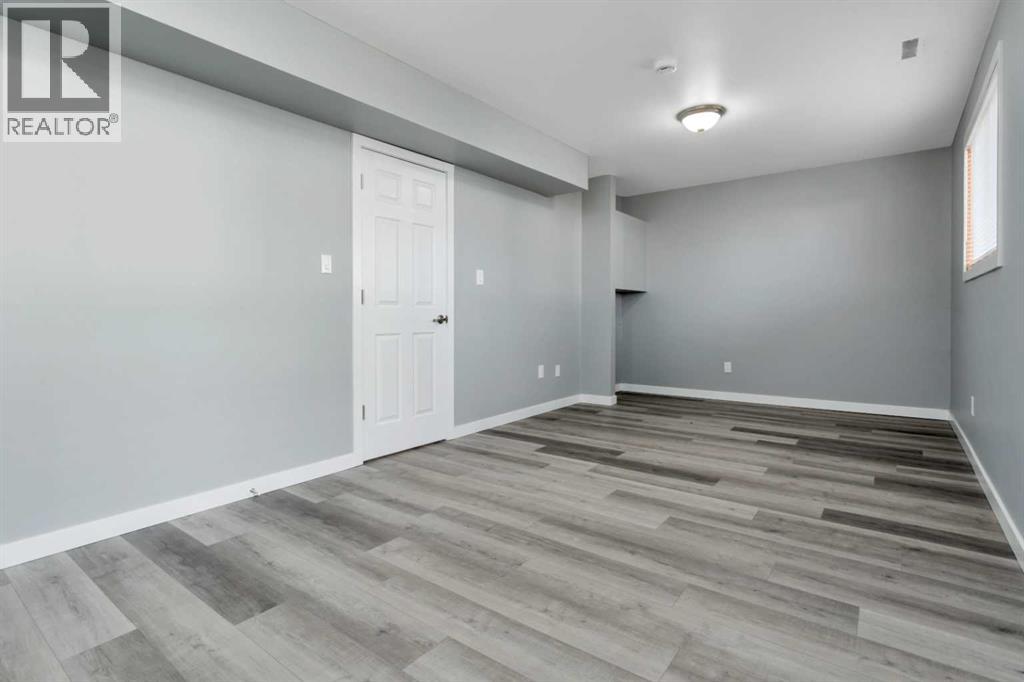 4417A 47A Avenue — photo 26
