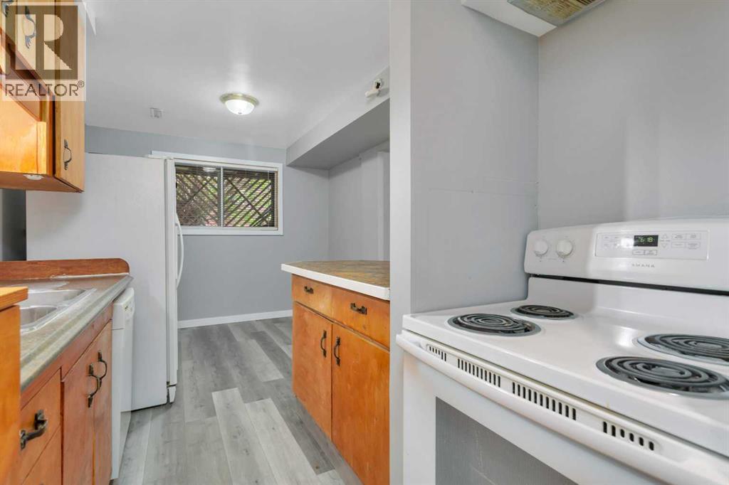 4417A 47A Avenue — photo 35