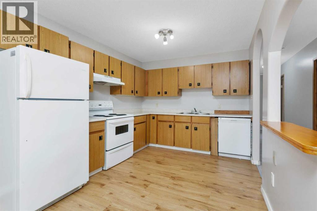 4417A 47A Avenue — photo 11