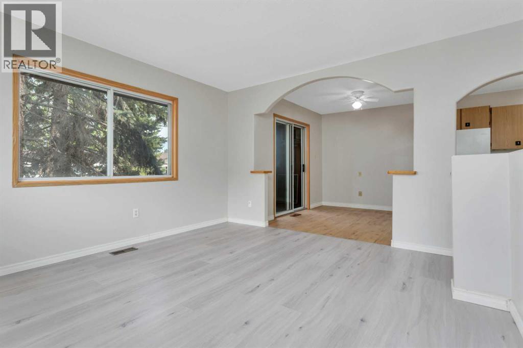 4417A 47A Avenue — photo 9