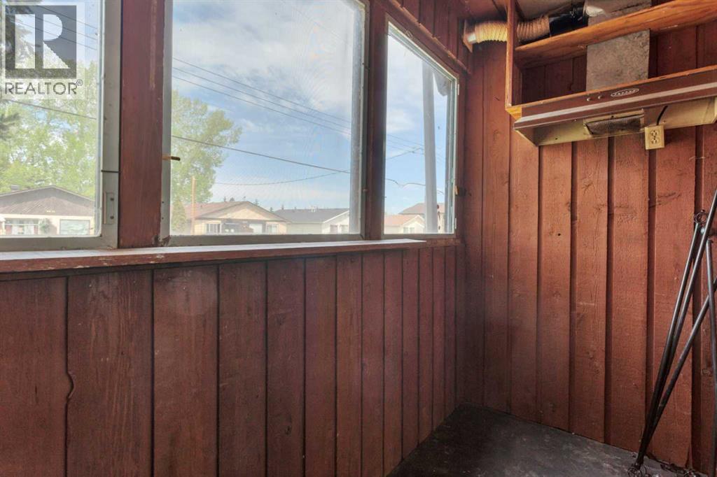 4417A 47A Avenue — photo 15
