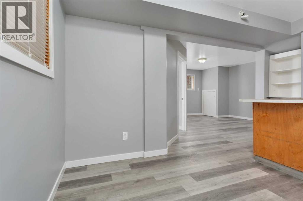 4417A 47A Avenue — photo 36