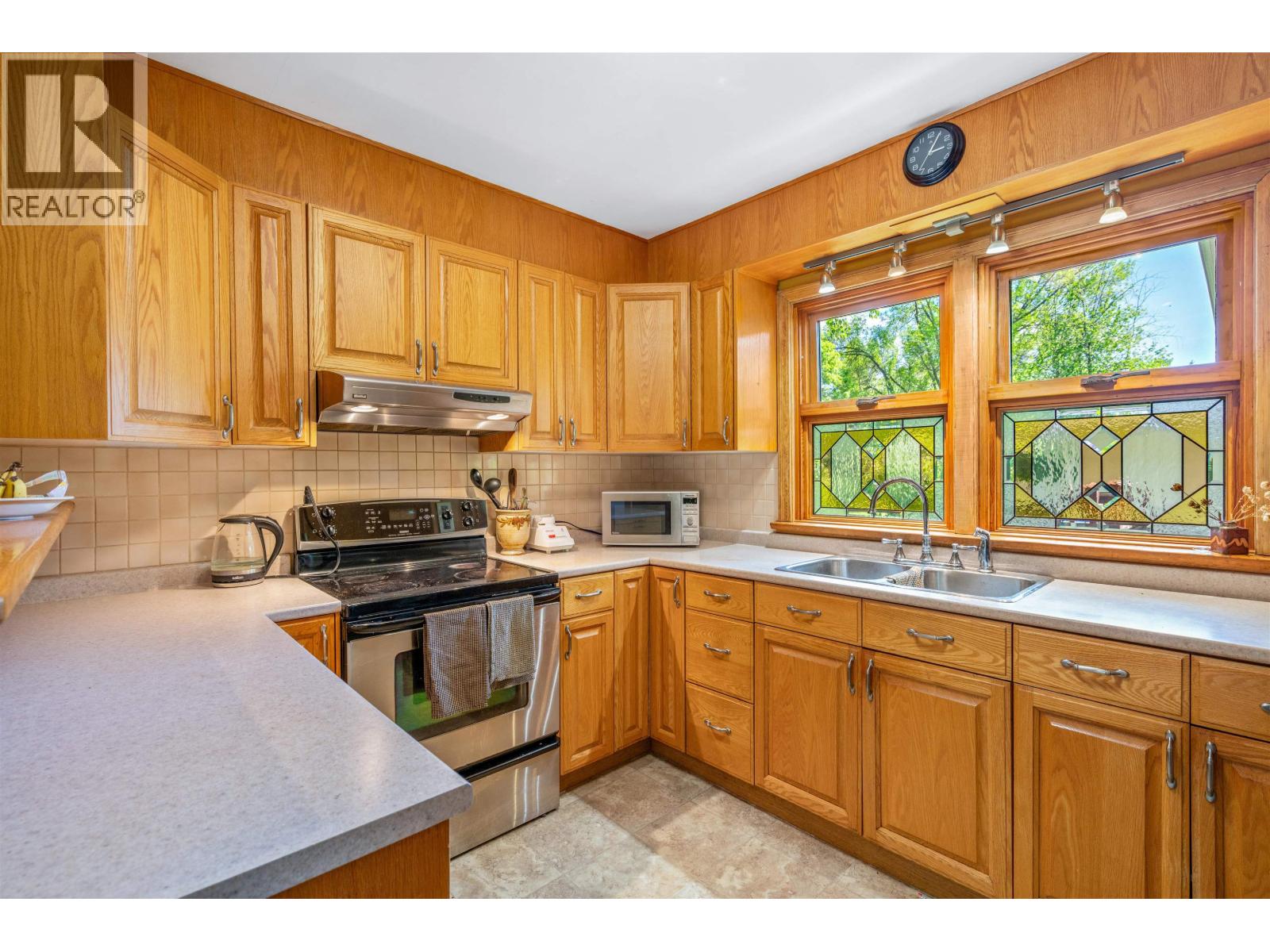 Photo 8 of 39 — 125 15TH AVENUE · Prince George, BC
