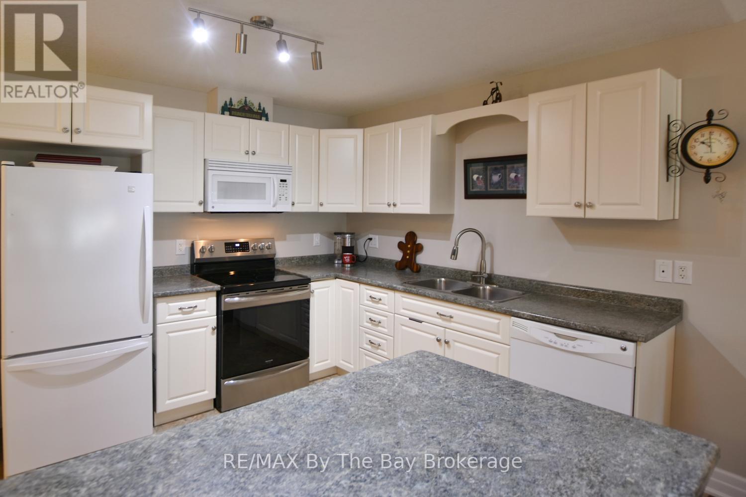 3 GARDEN GROVE CRESCENT - 12