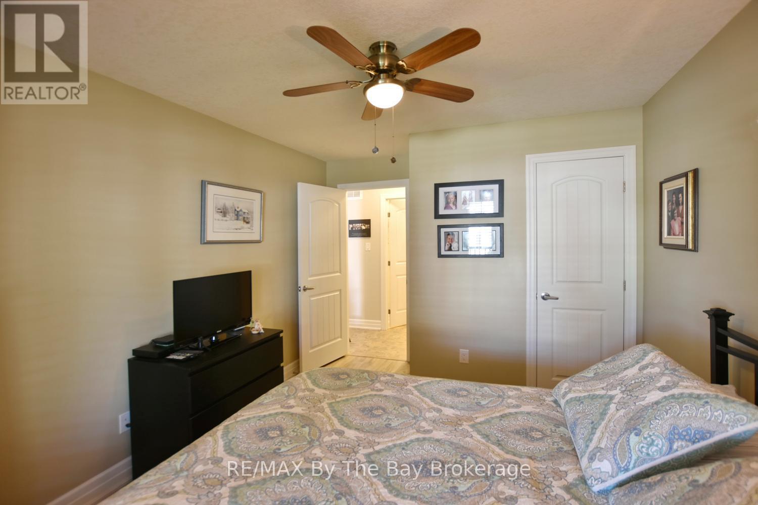 3 GARDEN GROVE CRESCENT - 35